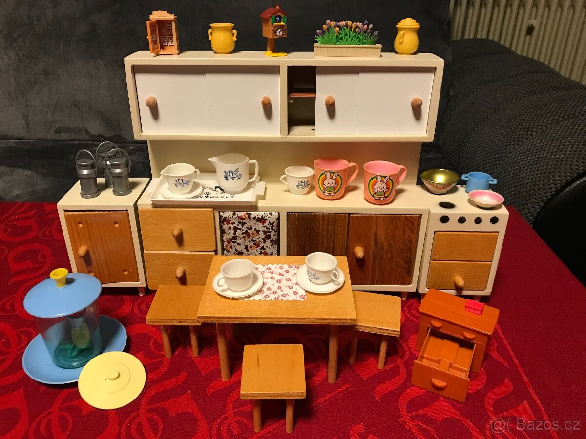 Dětská dřevěná kuchyňka