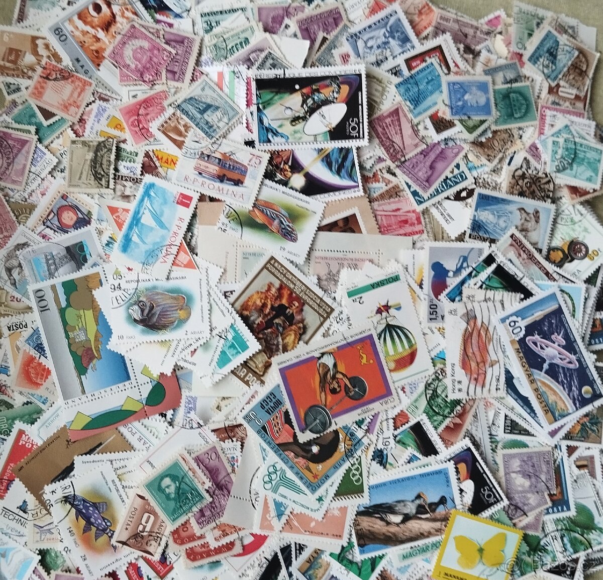 Poštovní známky 2000ks