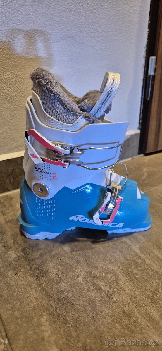 Prodej dětských lyžáků