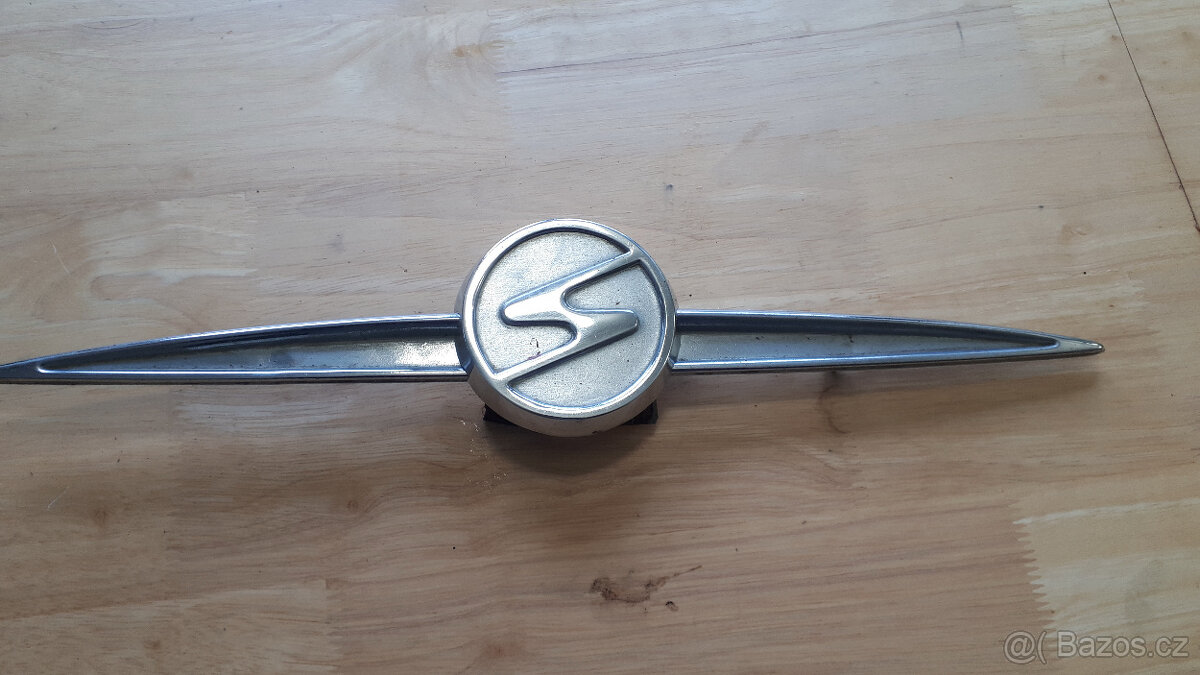 Trabant 601 - logo přední masky