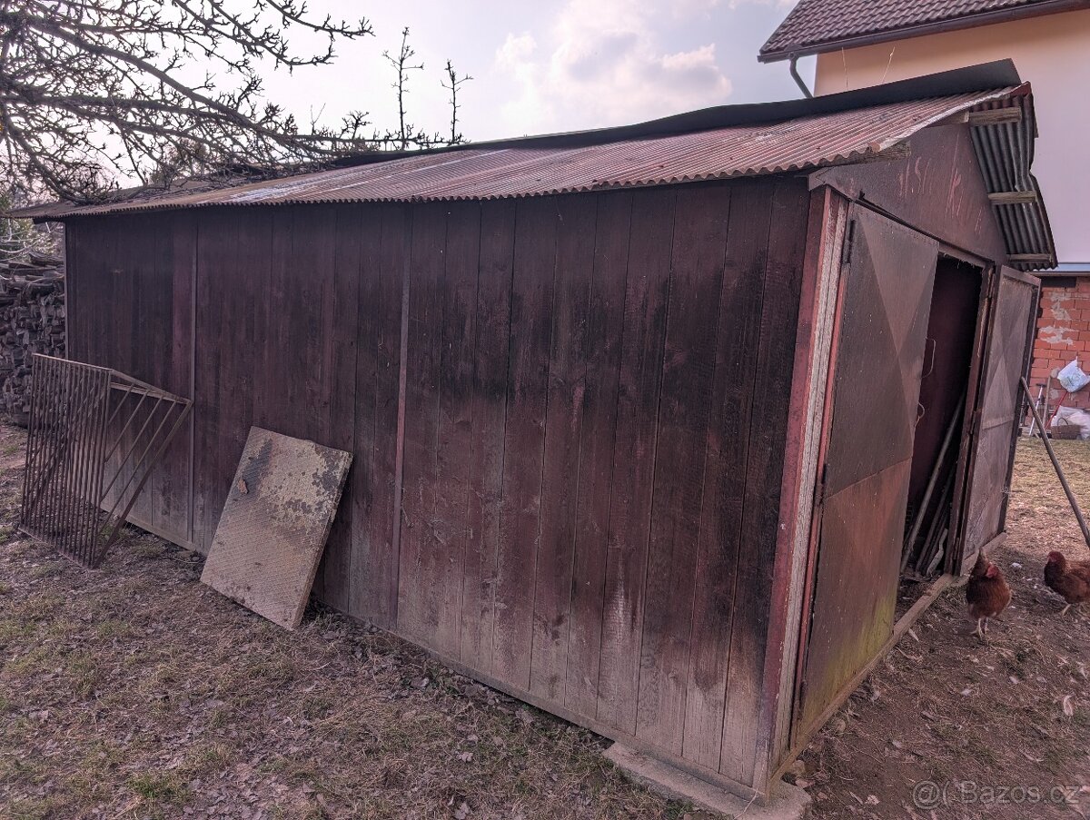 Garáž plechová, dřevěná