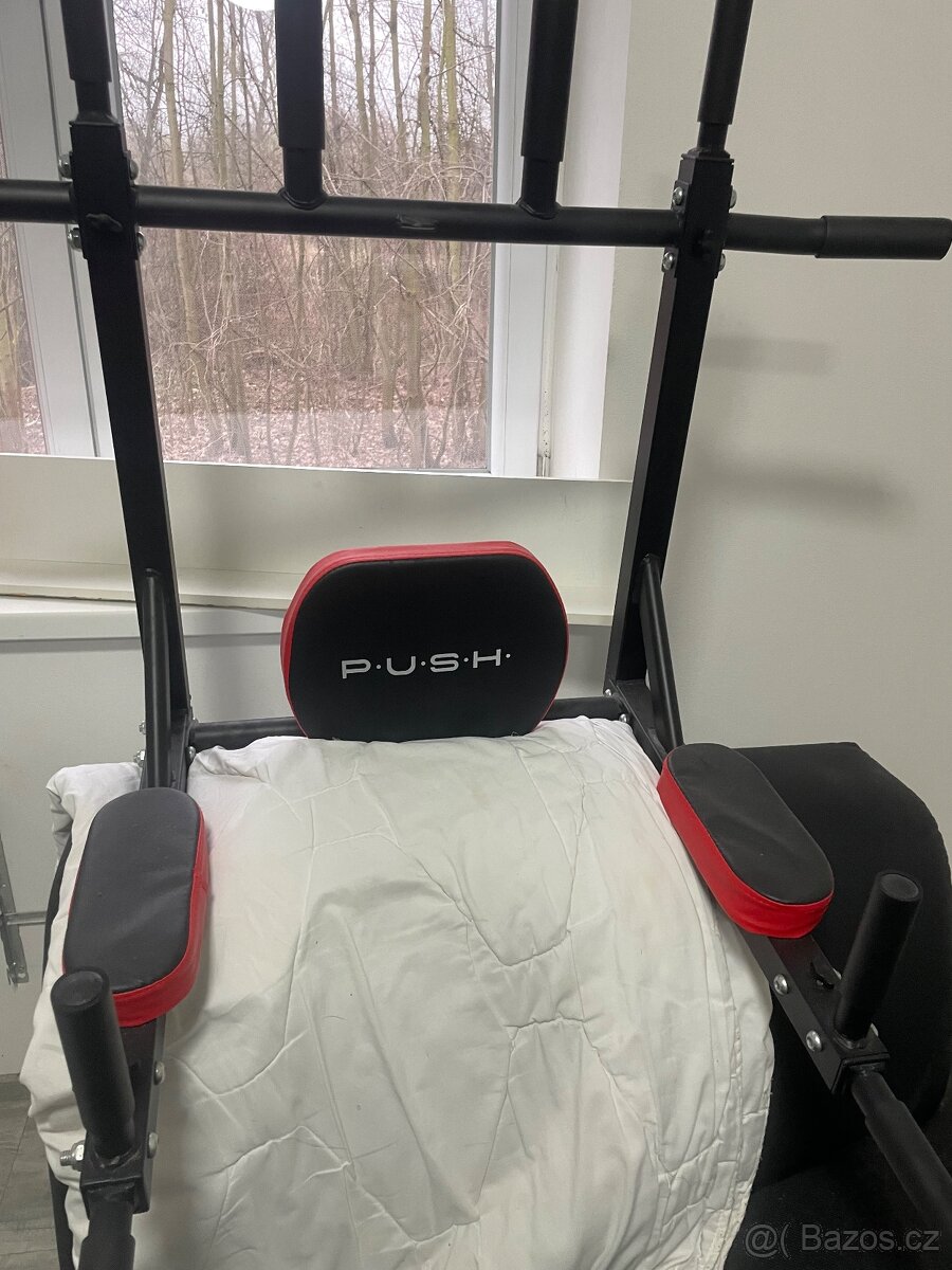 Hrazda na zeď