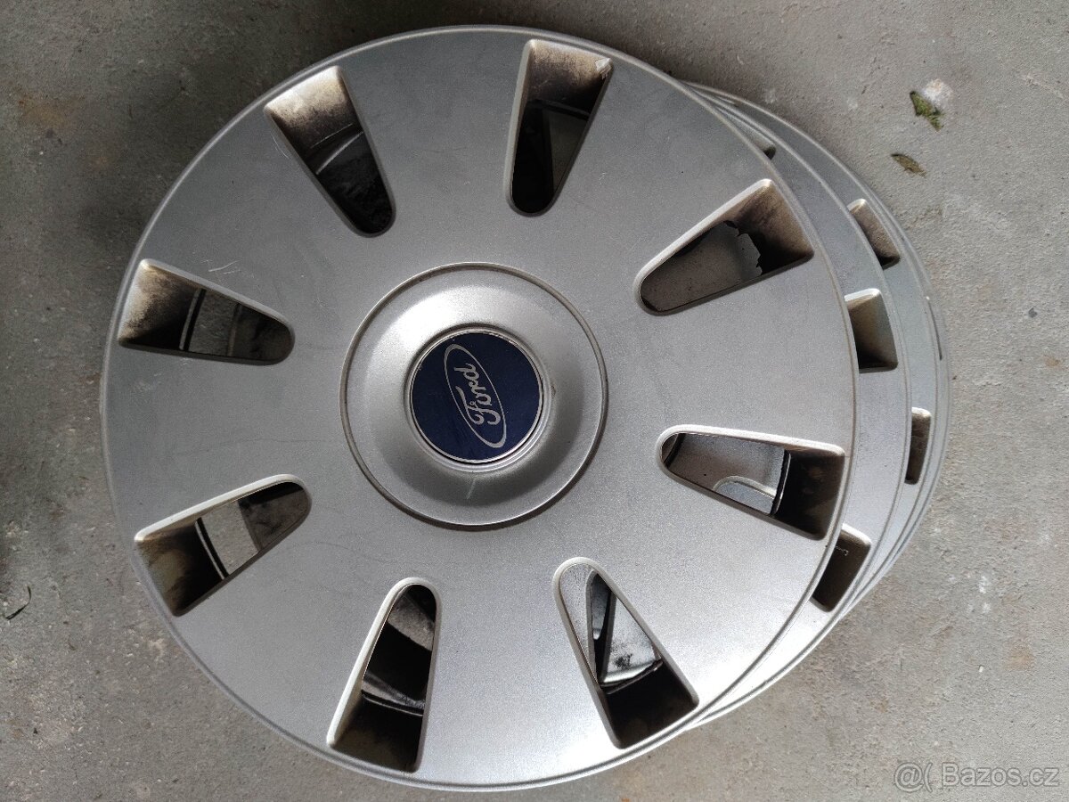 Puklice na Ford Mondeo