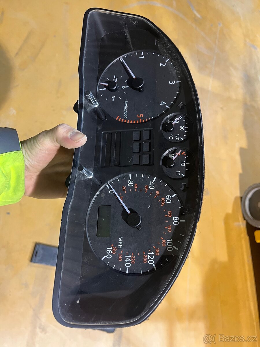 A4 B5 - budíky v MPH
