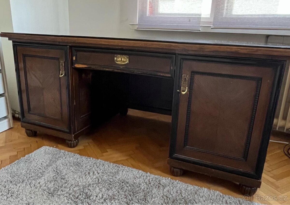 Starožitný psací stůl