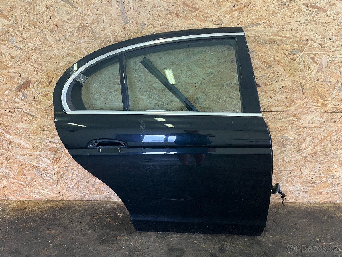 ČÁSTEČNĚ NASTROJENÉ PRAVÉ ZADNÍ DVEŘE JAGUAR S-TYPE, PEC
