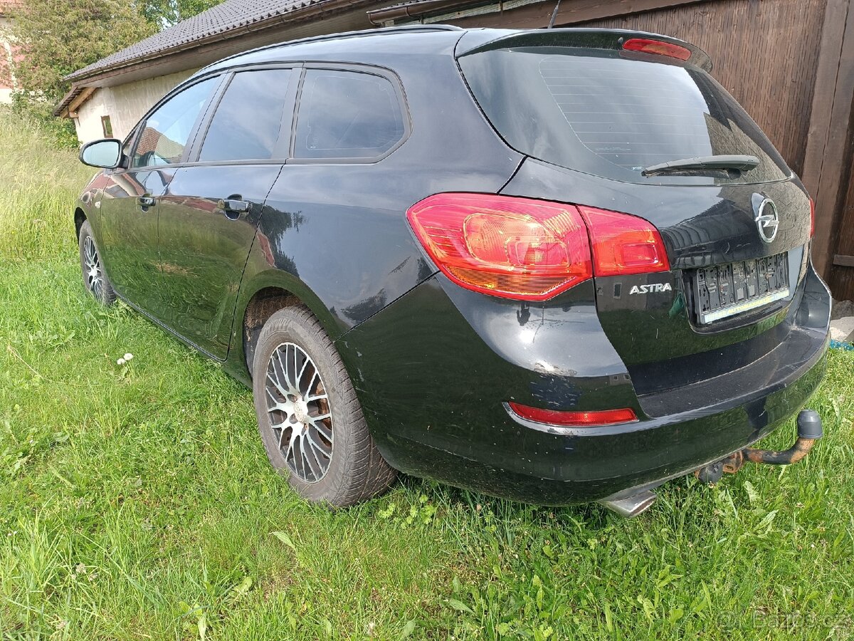 Prodám díly z Opel Astra sportourer combi
