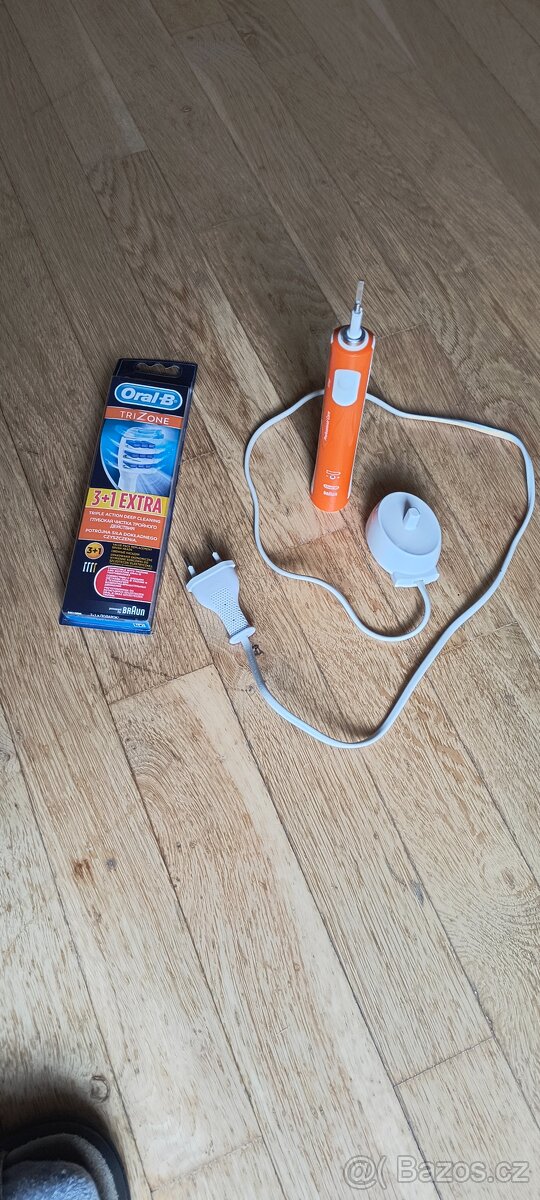 Elektrický zubní kartáček