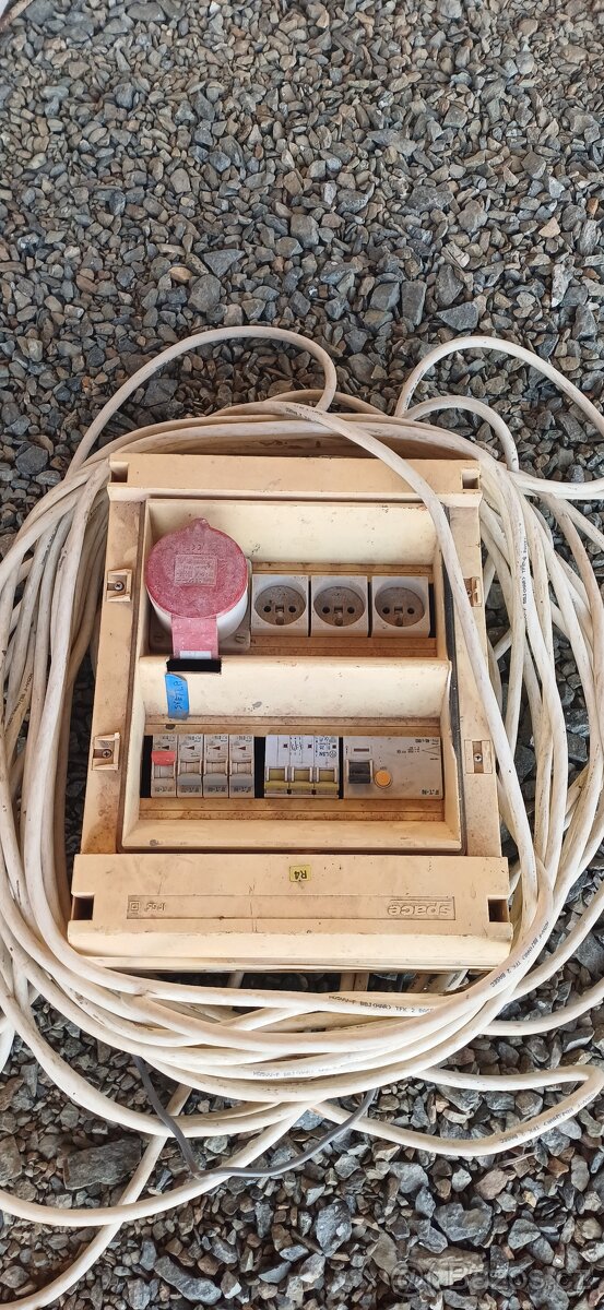 Stavební rozvaděč, prodlužovací kabel 400 V