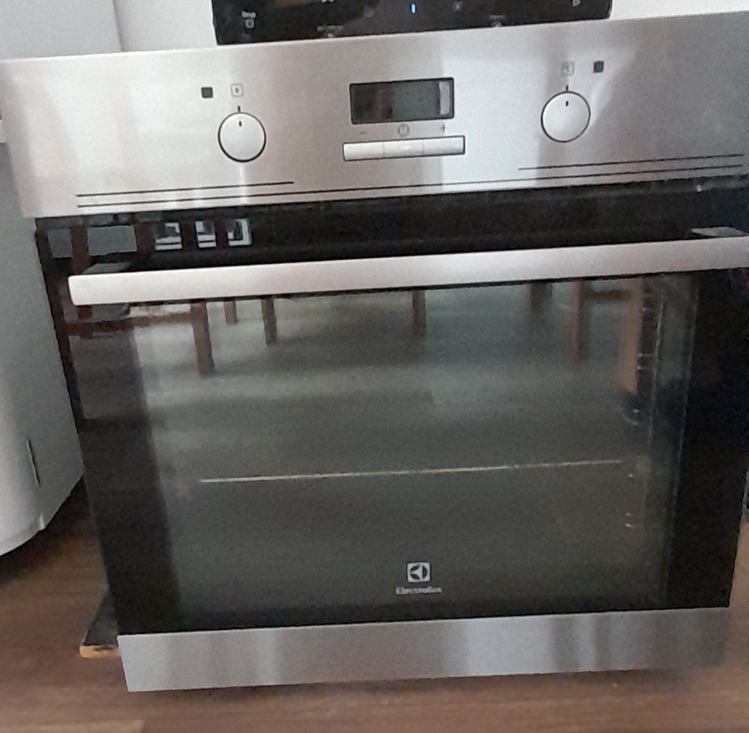 Vestavná trouba Elektrolux EOB43430