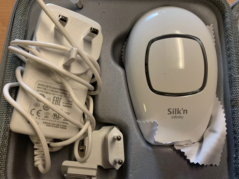 Prodám Silk’n Infinity – přístroj na odstranění chloupků pom