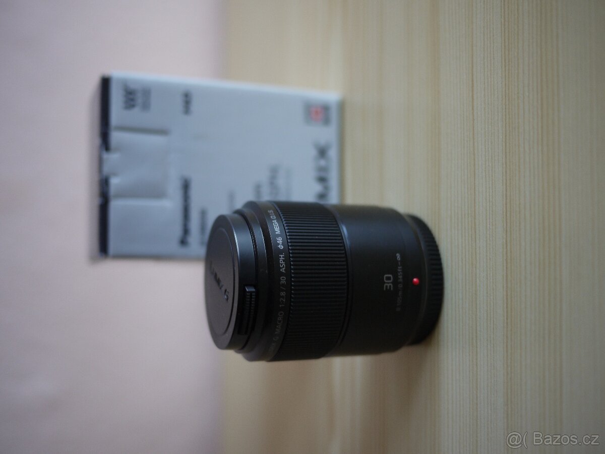 Objektiv Panasonic 30mm f 2,8.