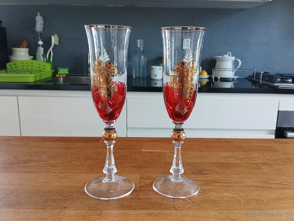 PÁROVÉ DEKOROVANÉ SKLENKY NA VÍNO
