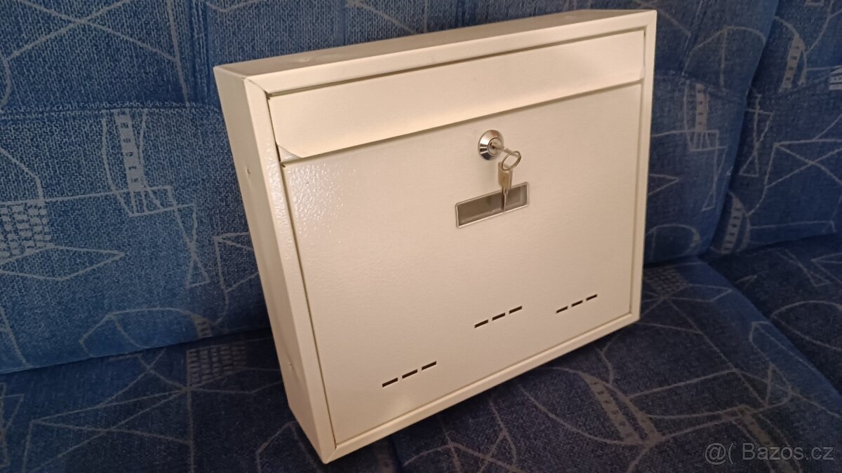 Poštovní schránka bílá