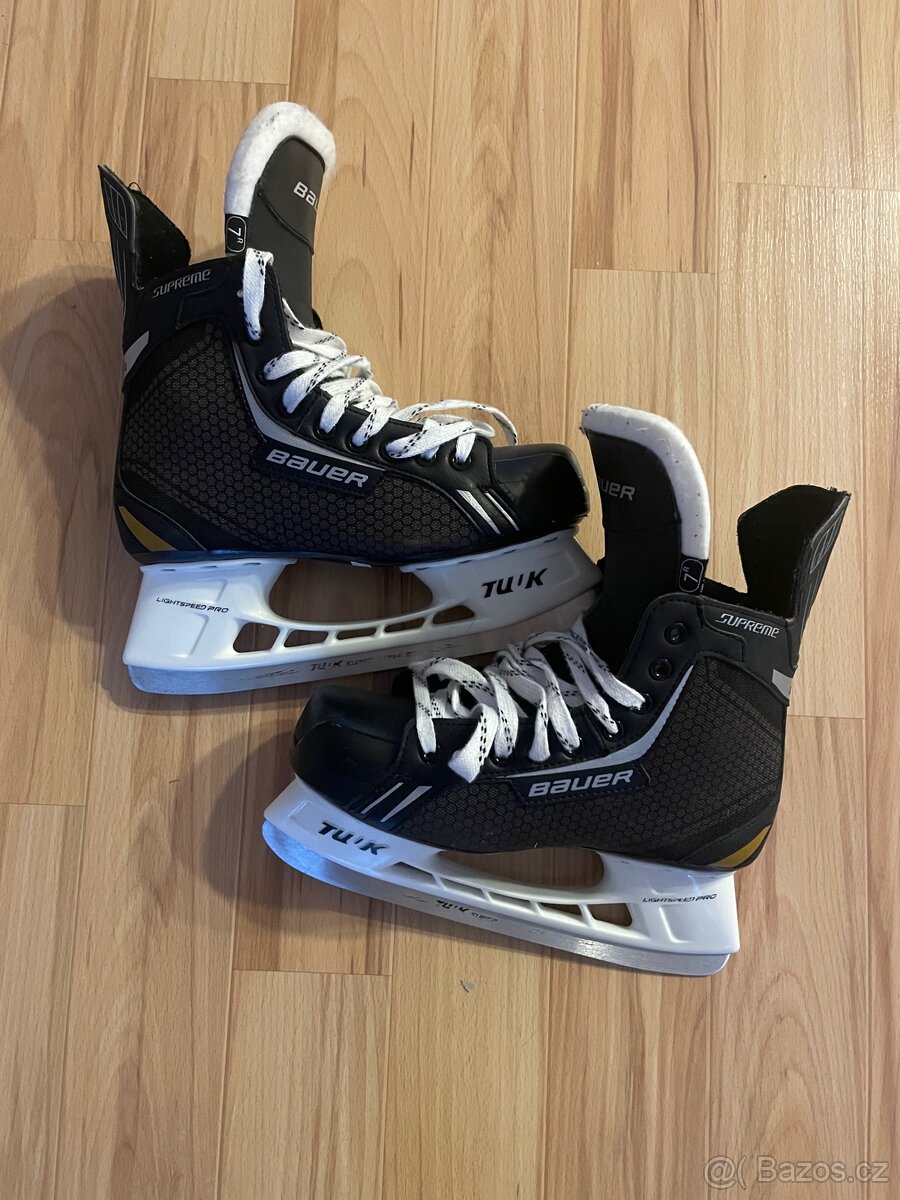 Hokejové brusle Bauer 42