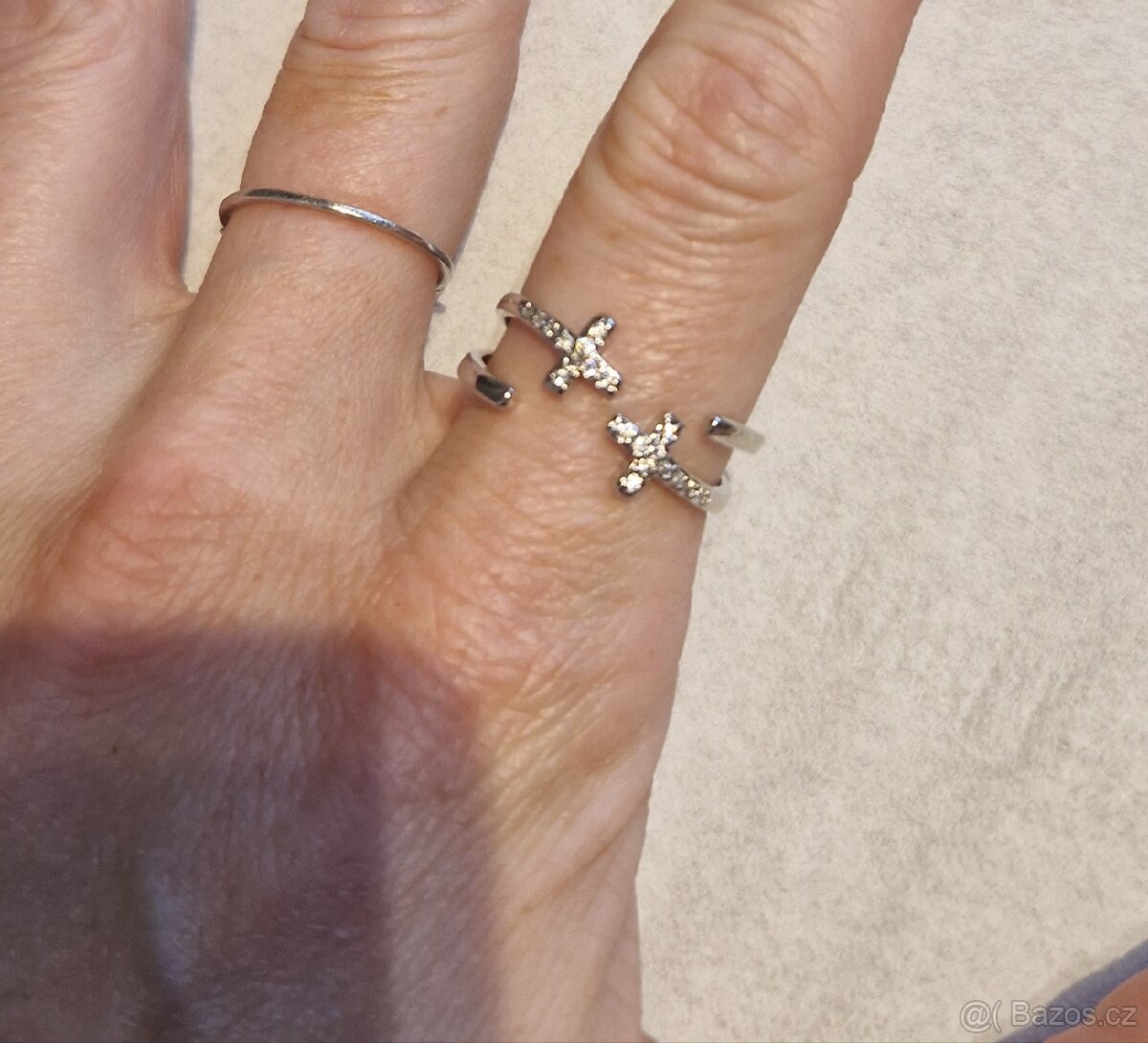 Nový dámský stříbrný prsten prstýnek 925 otevřený kříže kříž