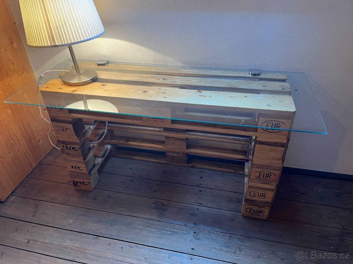 Paletový nábytek 2: Stolek - masivní kalené sklo 0,6 cm