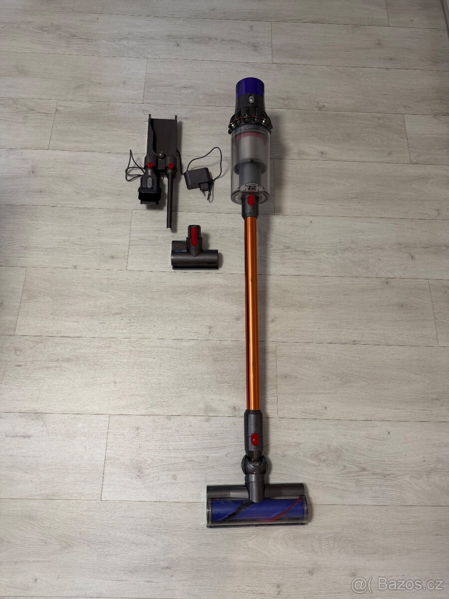 Dyson V10