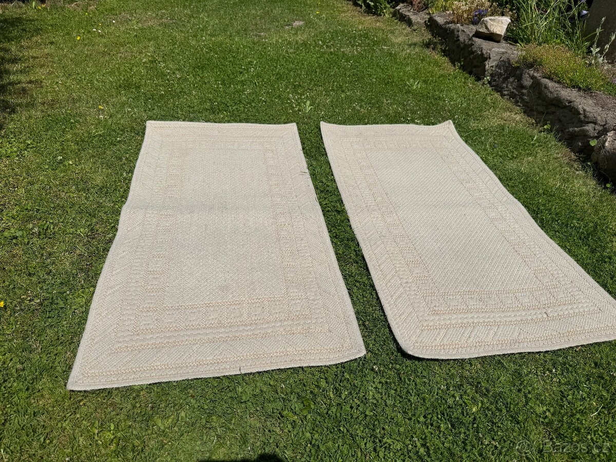 PRODÁM dvě předložky "bouclé"