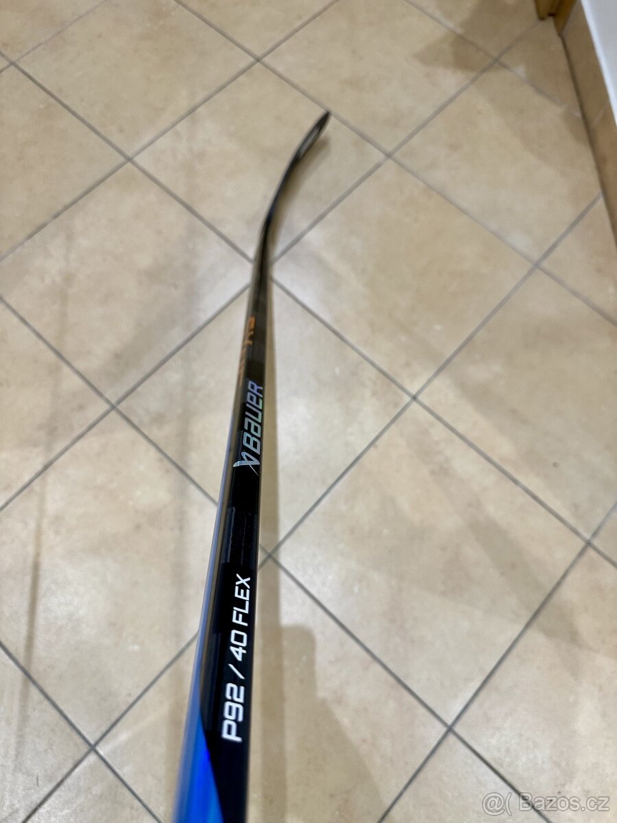 Juniorská hokejka Bauer NEXUS SYNC Flex 40, P92, levá