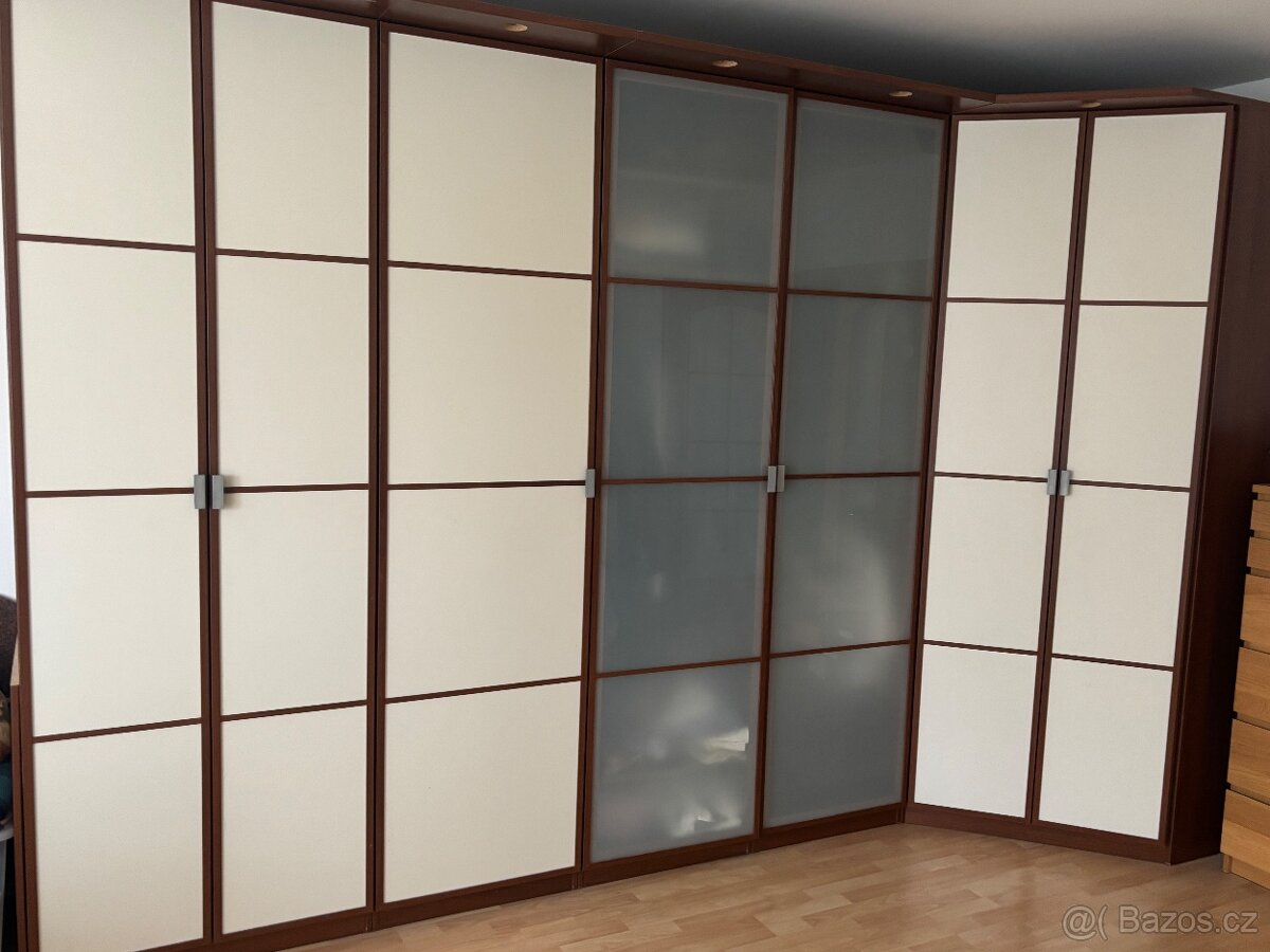 Rohova skríň Ikea