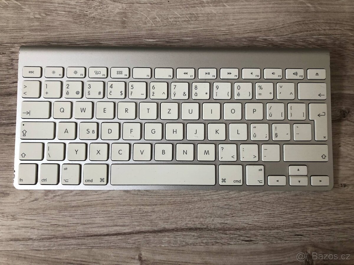 Apple klávesnice A1314 použitá plně funkční Bluetooh