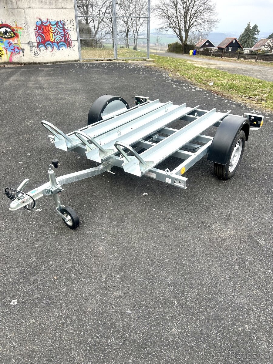 Sklopný přívěs na 3 motorky