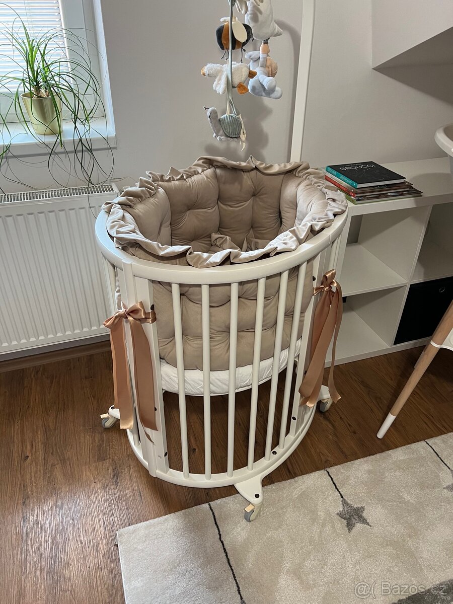 Postýlka STOKKE
