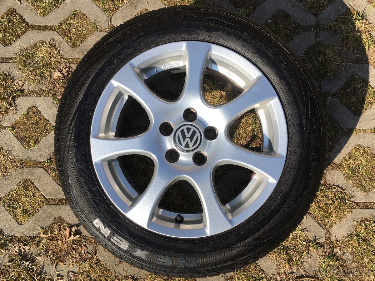 Volkswagen Golf 15" letní kola 185/60 R15