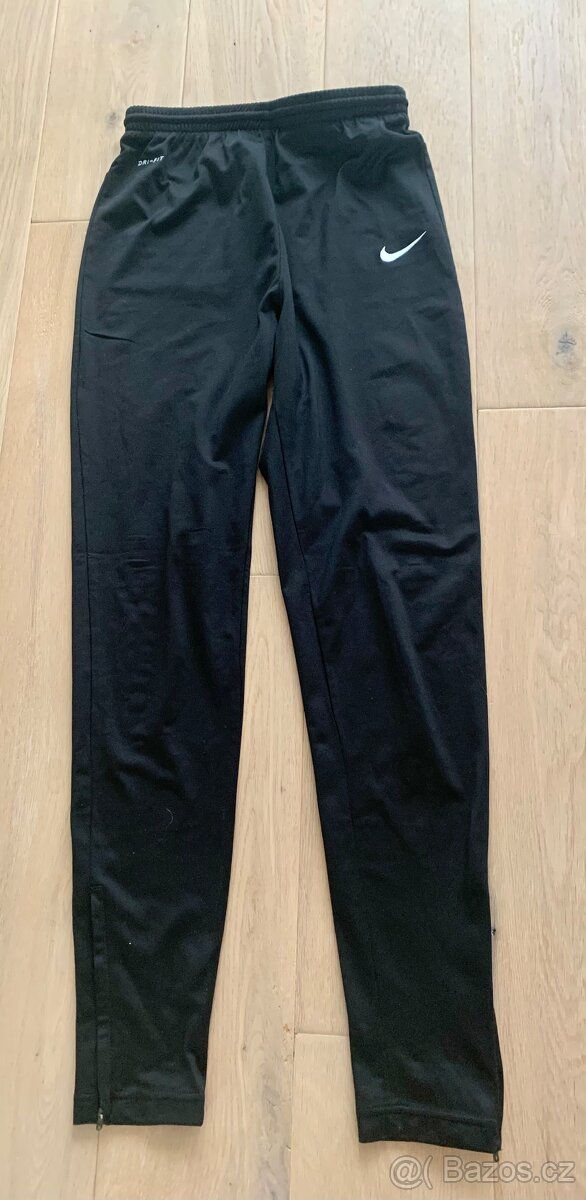 Tepláky Nike vel. 147-158 cm
