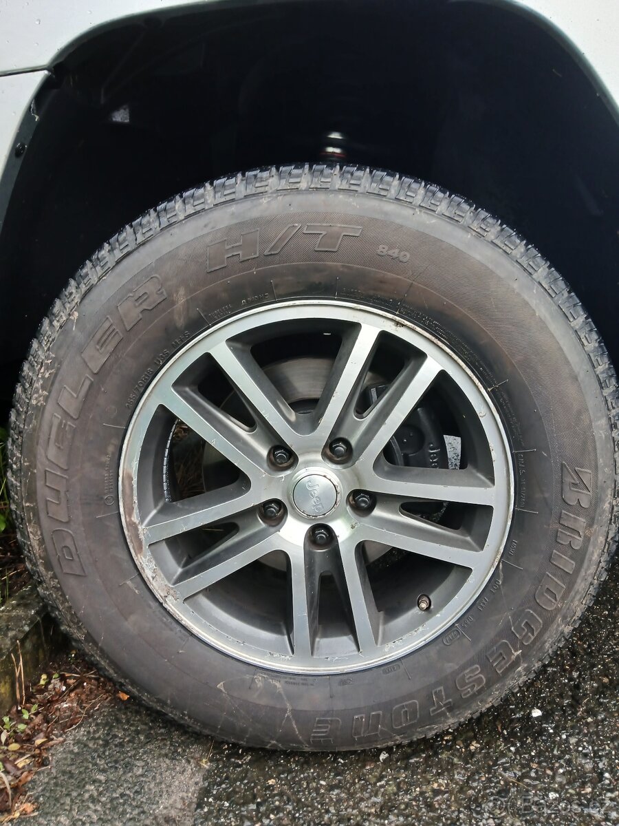 Celoroční pneu Bridgestone 255/70 r18