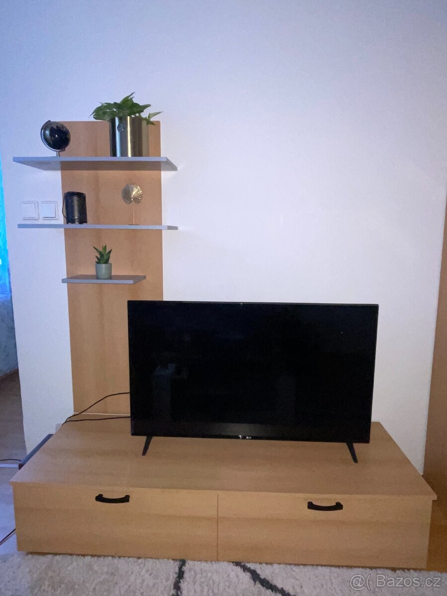 Obývací stěna, komoda + šatní skříň