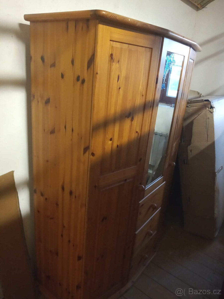 Šatni skrin masiv borovice se zrcadlem