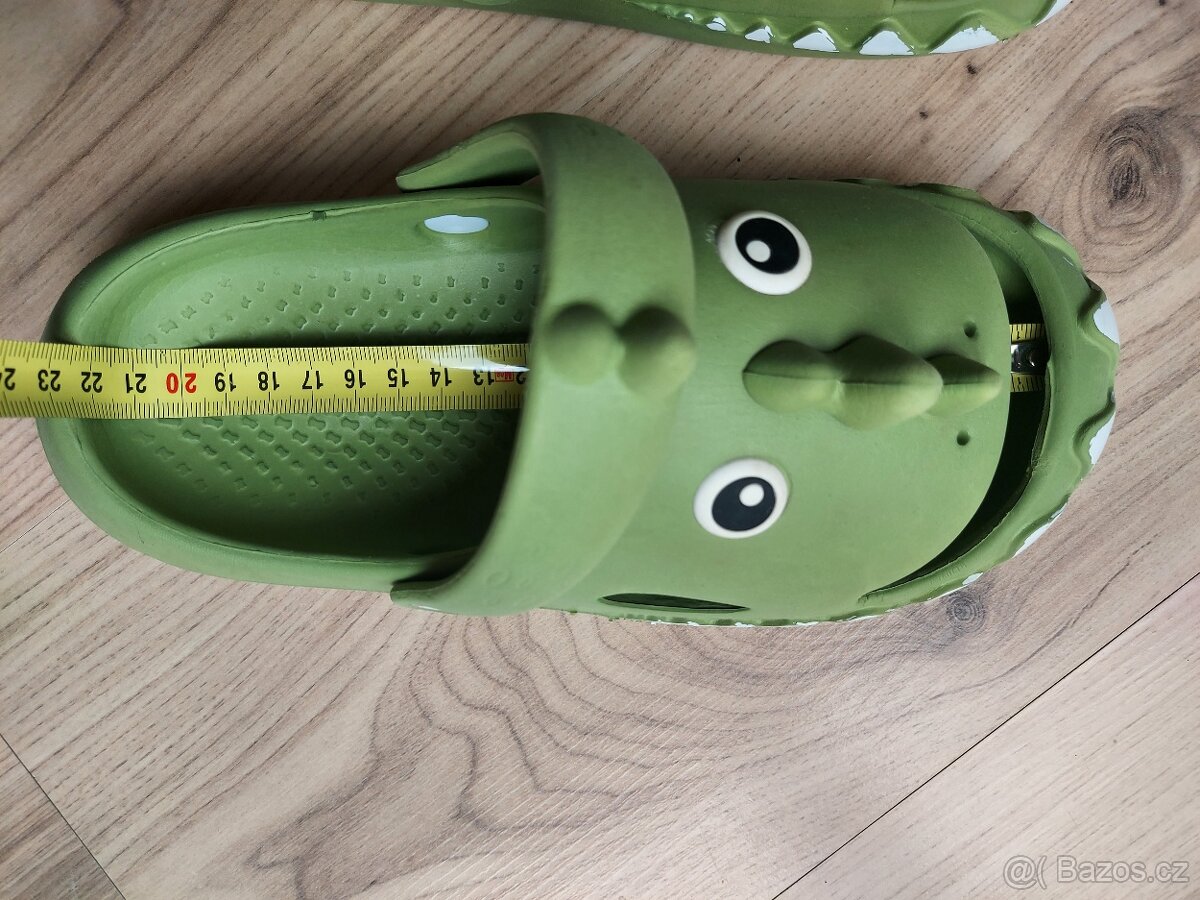 Gumové pantofle typu "kroksy" crocs 34