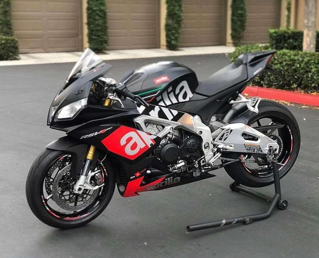 KÚPIM.......aprilia rsv4,yamaha R1 big bang