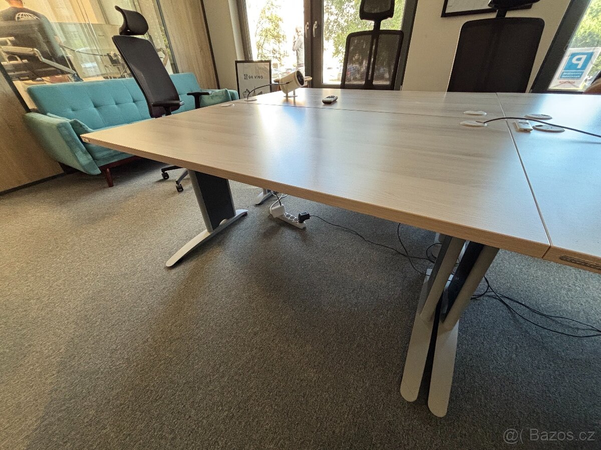 Kancelářské stoly HOBIS