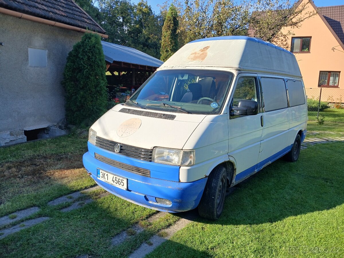 VW T4 obytná dodávka 2.5 TDI (1997) – vestavba, solár