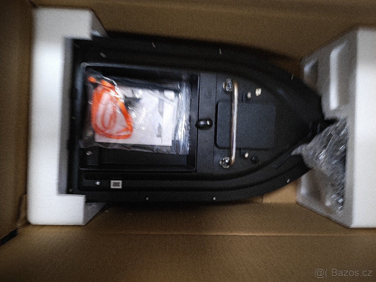 Nová nepoužitá zavážecí lodička zakrmovací loďka + taška