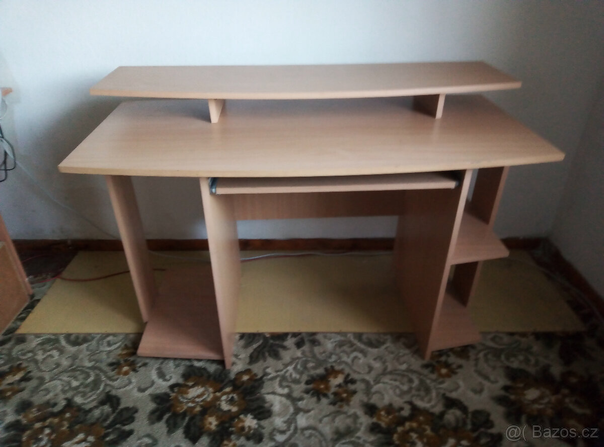 PC stůl