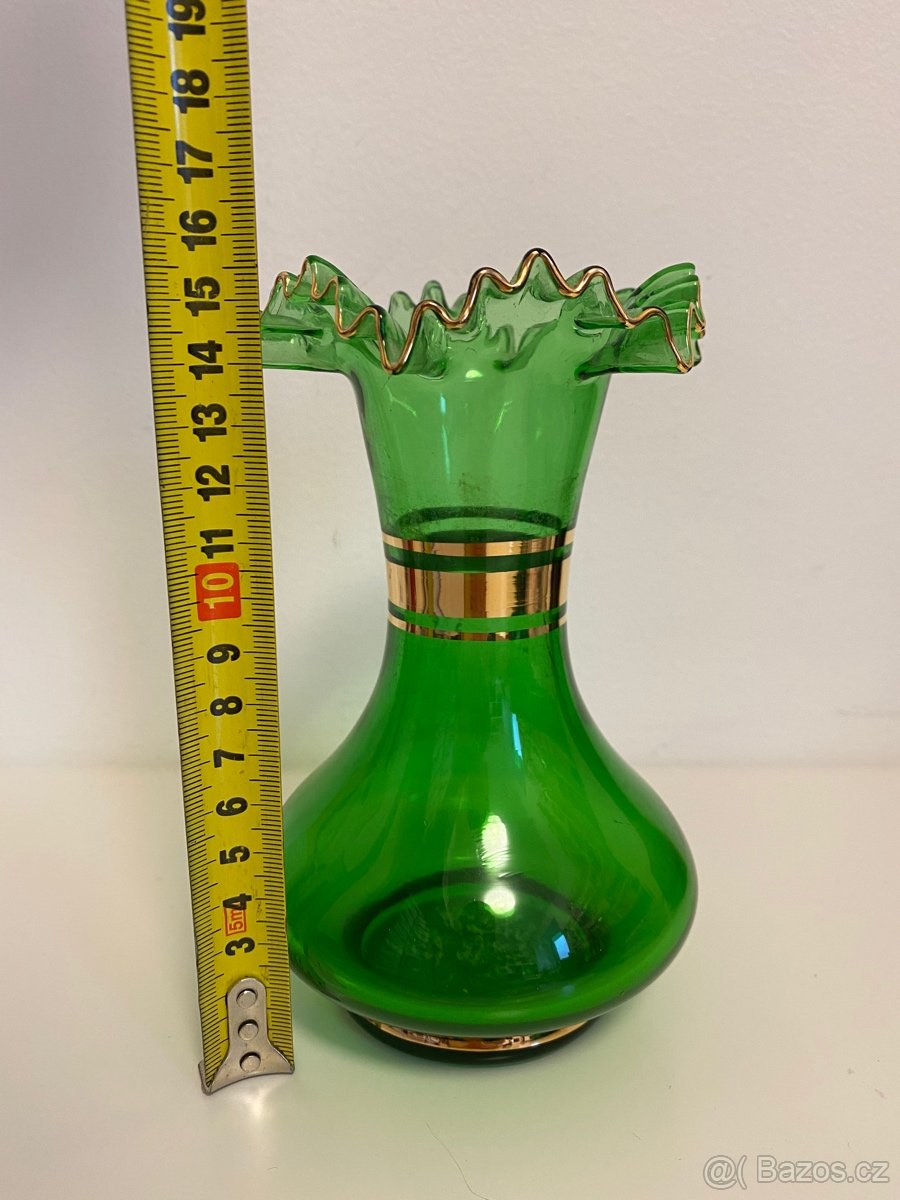 Pozlacená starožitná vázička