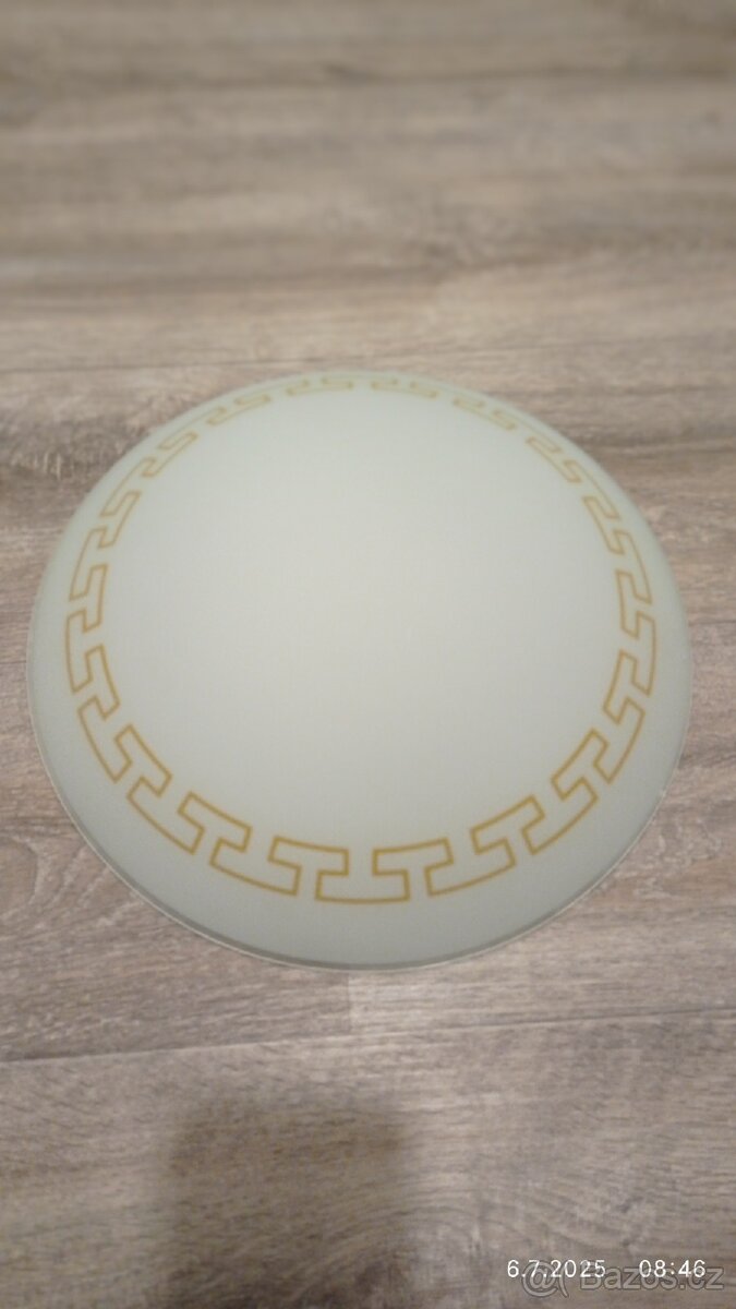 Skleněný krýt na lustr