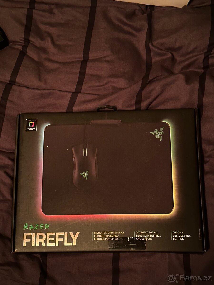 Razer Firefly s obalem