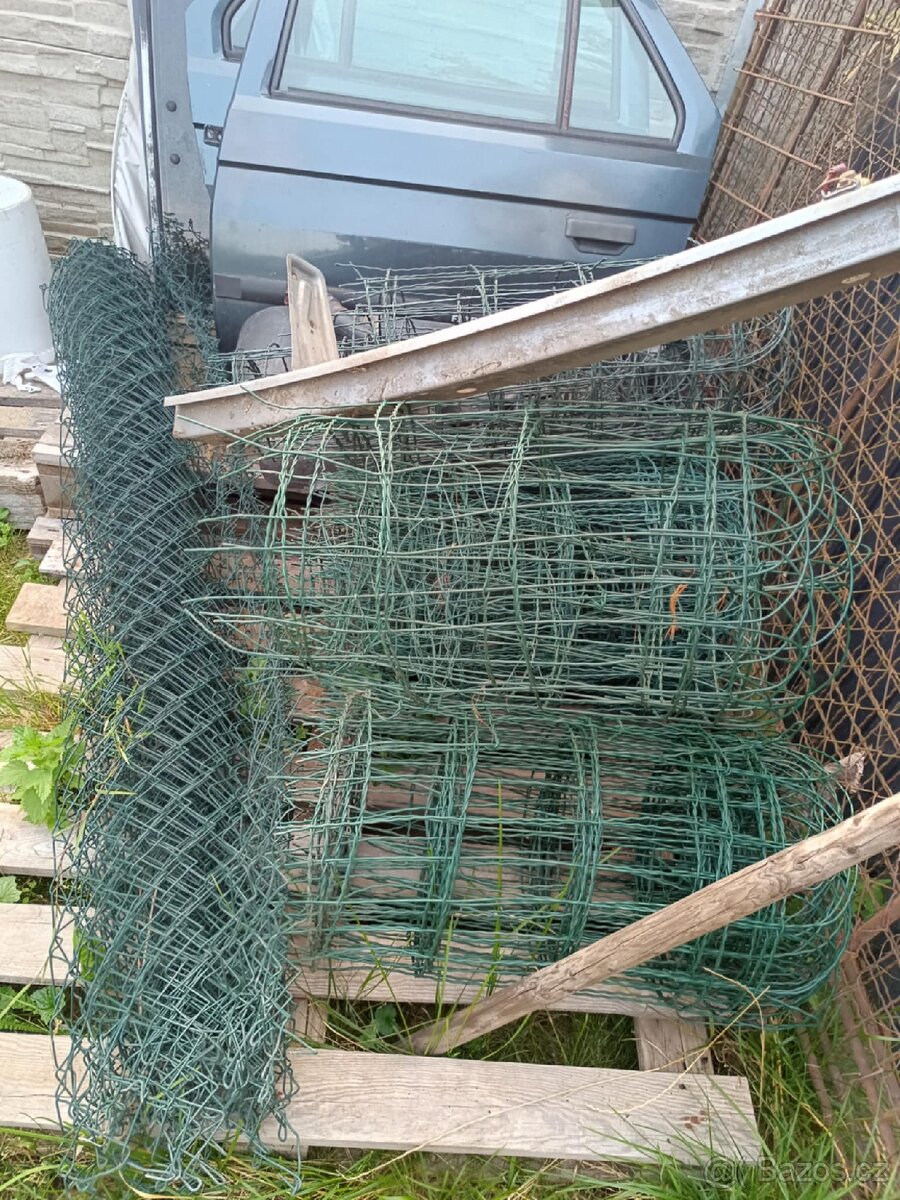 Okrasné pletivo výše 60cm použité