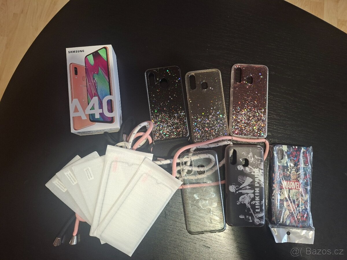 Mobilní telefon Samsung A40 s příslušenstvím