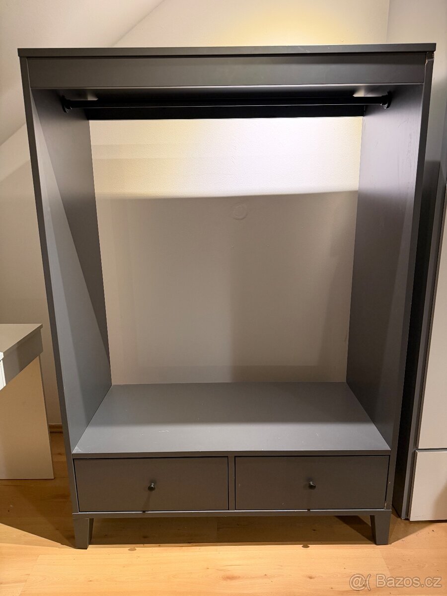 Ikea BRYGGJA otevřenou šatní skříň, používanou, s poškozením