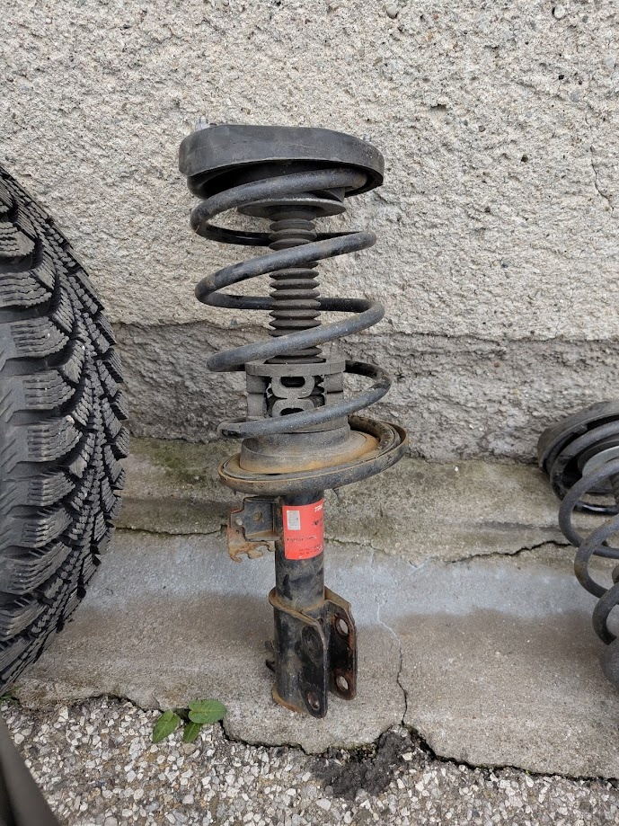 Misky tlumičů Renault laguna 1