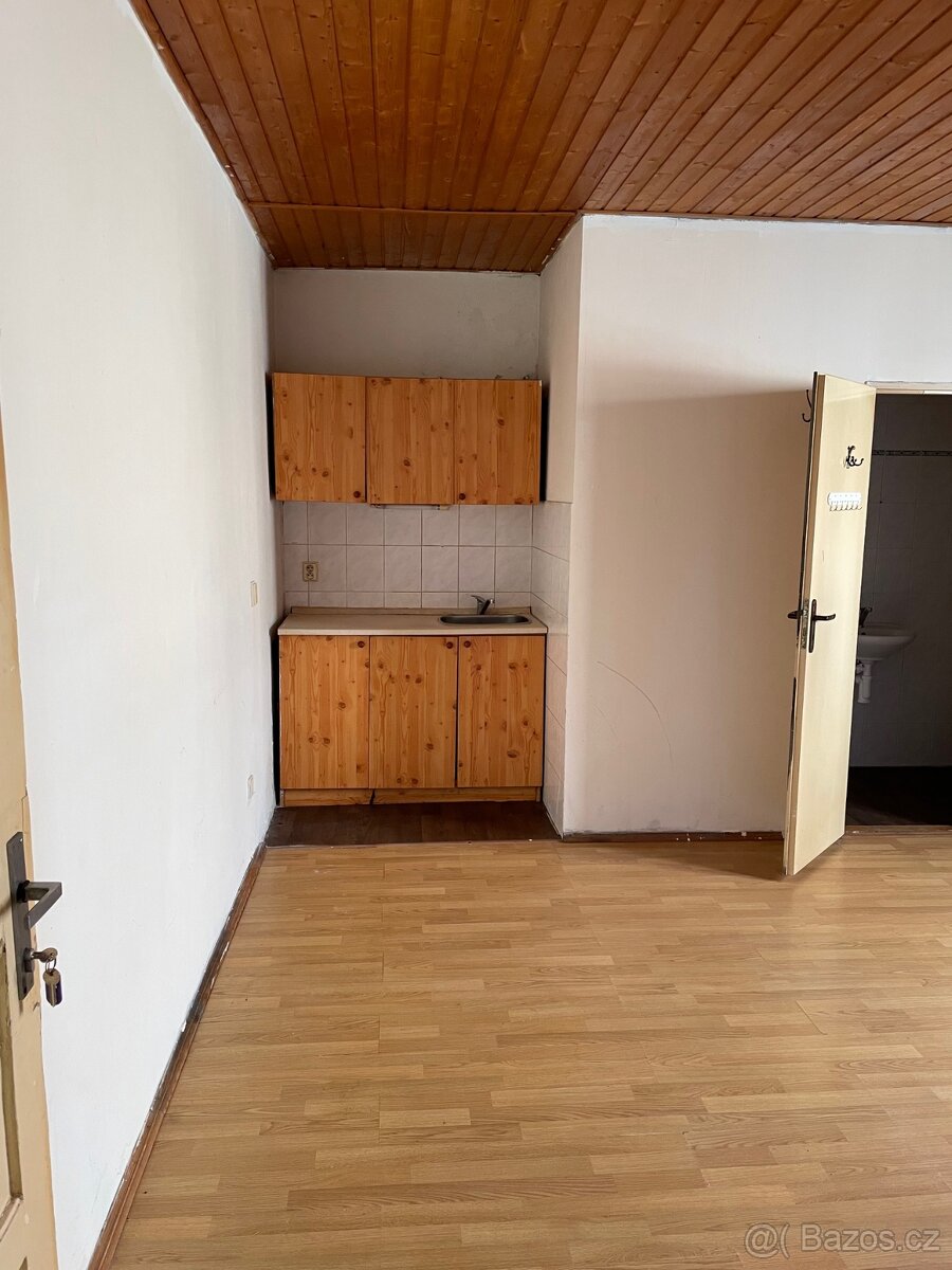 Pronájem garsonky v Jaroměři