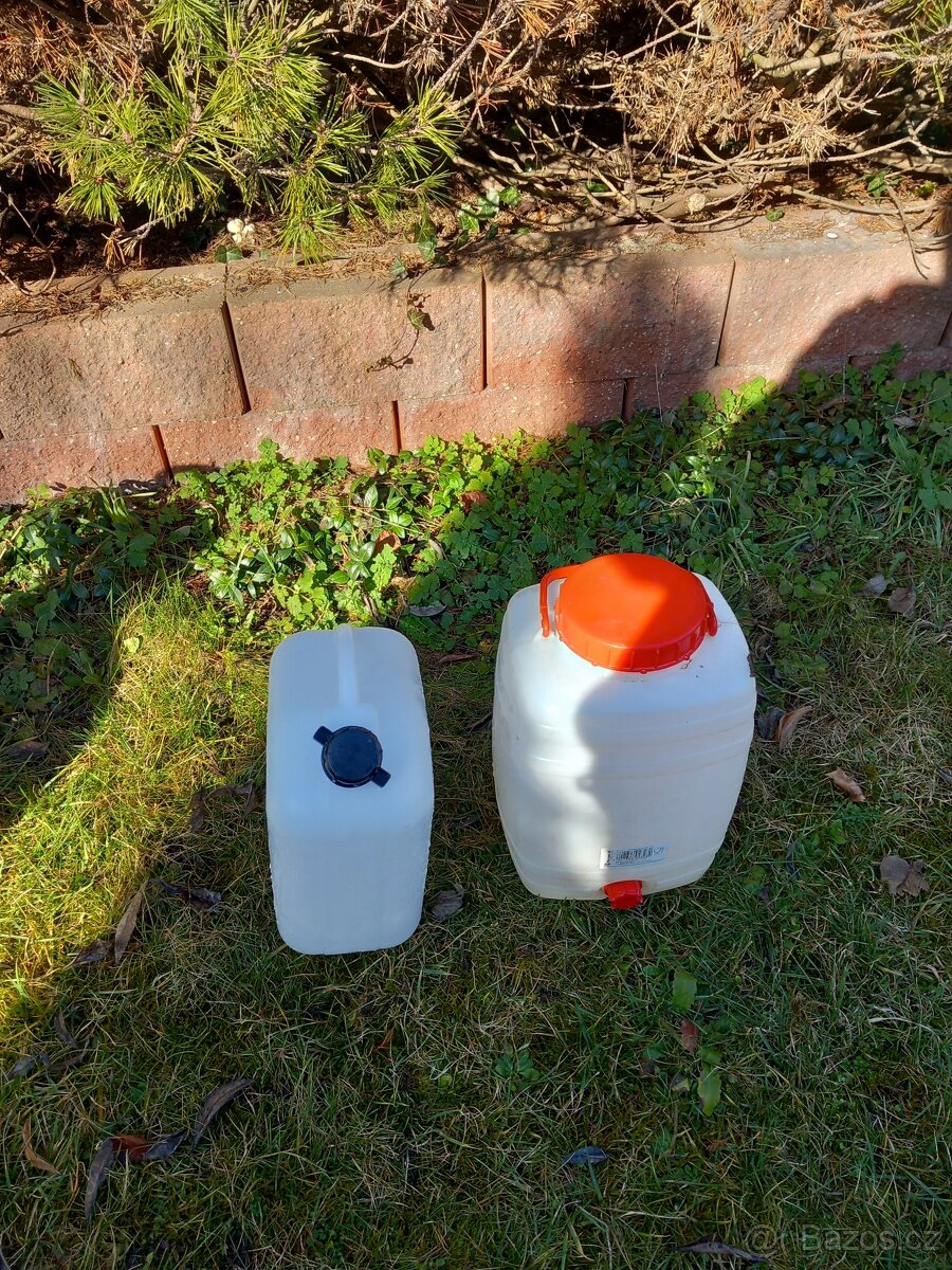 Nádoby plastové na vodu