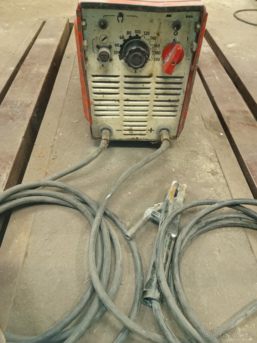 Svářečka UTA 200-1