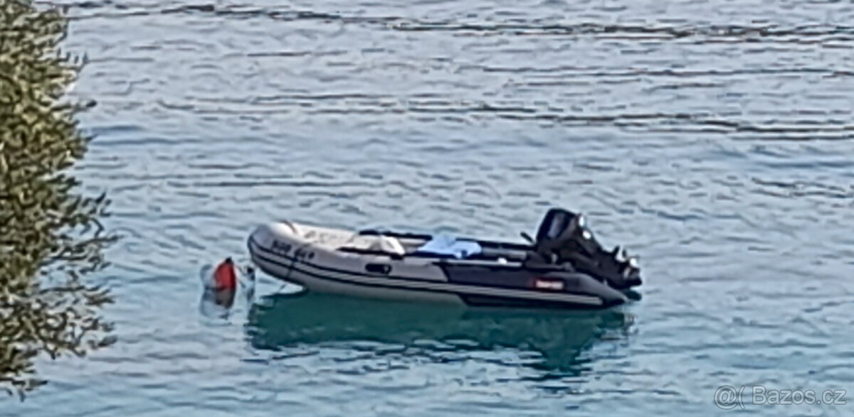 Nafukovací člun s motorem